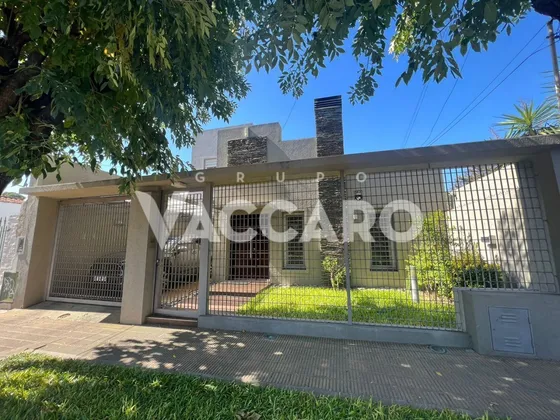 Casa En Venta 4 Ambientes, Castelar