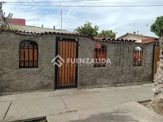 Casa En Venta De 3 Dorm. En Maipú