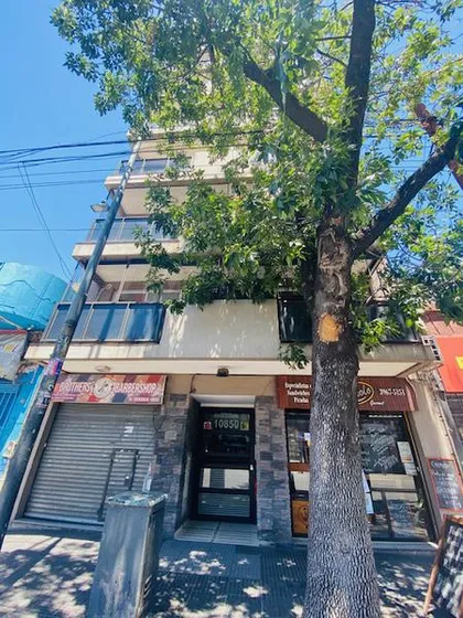 Departamento Mono Ambiente Con Jardin- Liniers