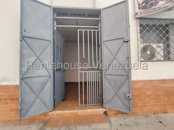 María Valera Alquila Local En Excelente Ubicación En Centro De Barquisimeto, Por Ser Una Zona De Alto Trafico Vehicular Y Peatonal, Posee Aire Acondicionado, Tanque Subterráneo, 