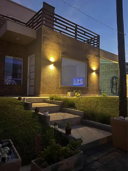 Casa En Venta - 4 Dormitorios 2 Baños - Cocheras - 160mts2 - Entre Ríos