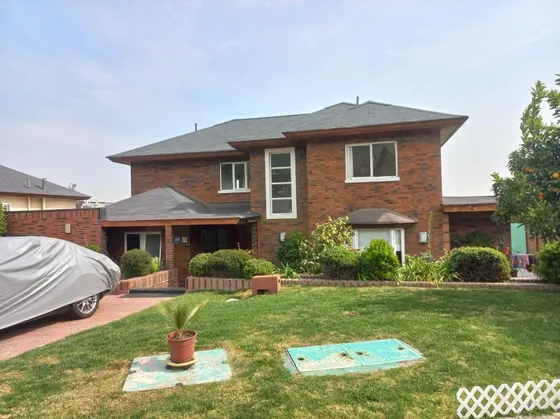 Gran Casa Familiar Con Vista A Stgo 6d-8b-4e-pisc.