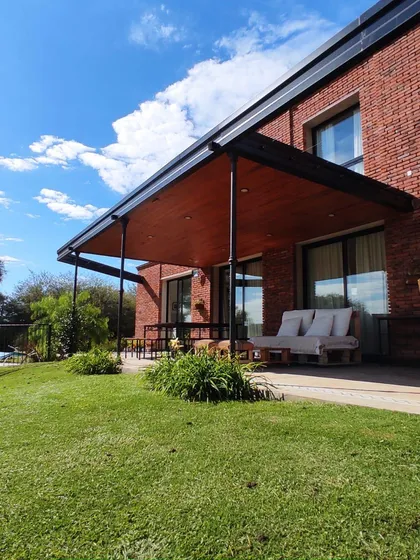 Exclusiva Casa En Venta De 3 Dormitorios En Valle Del Golf