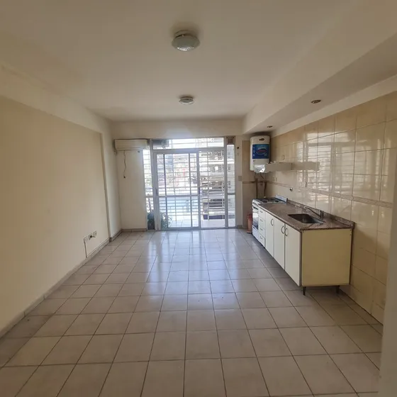 Departamento De 2 Ambientes Frente Con Balcon