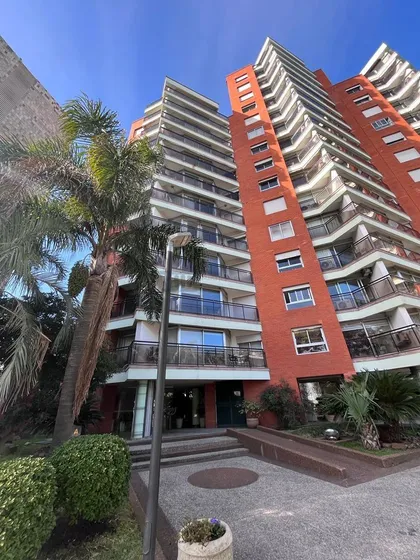 Venta Punta Carretas 1 Dormitorio Con 2 Patios Propios Y Amenities  Bvar Artigas Golf Towers