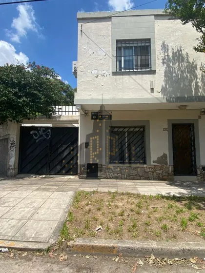  Venta - Casa Cuatro Ambientes - Santos Lugares -  Tipo Duplex - Acepta Permuta Menor Valor