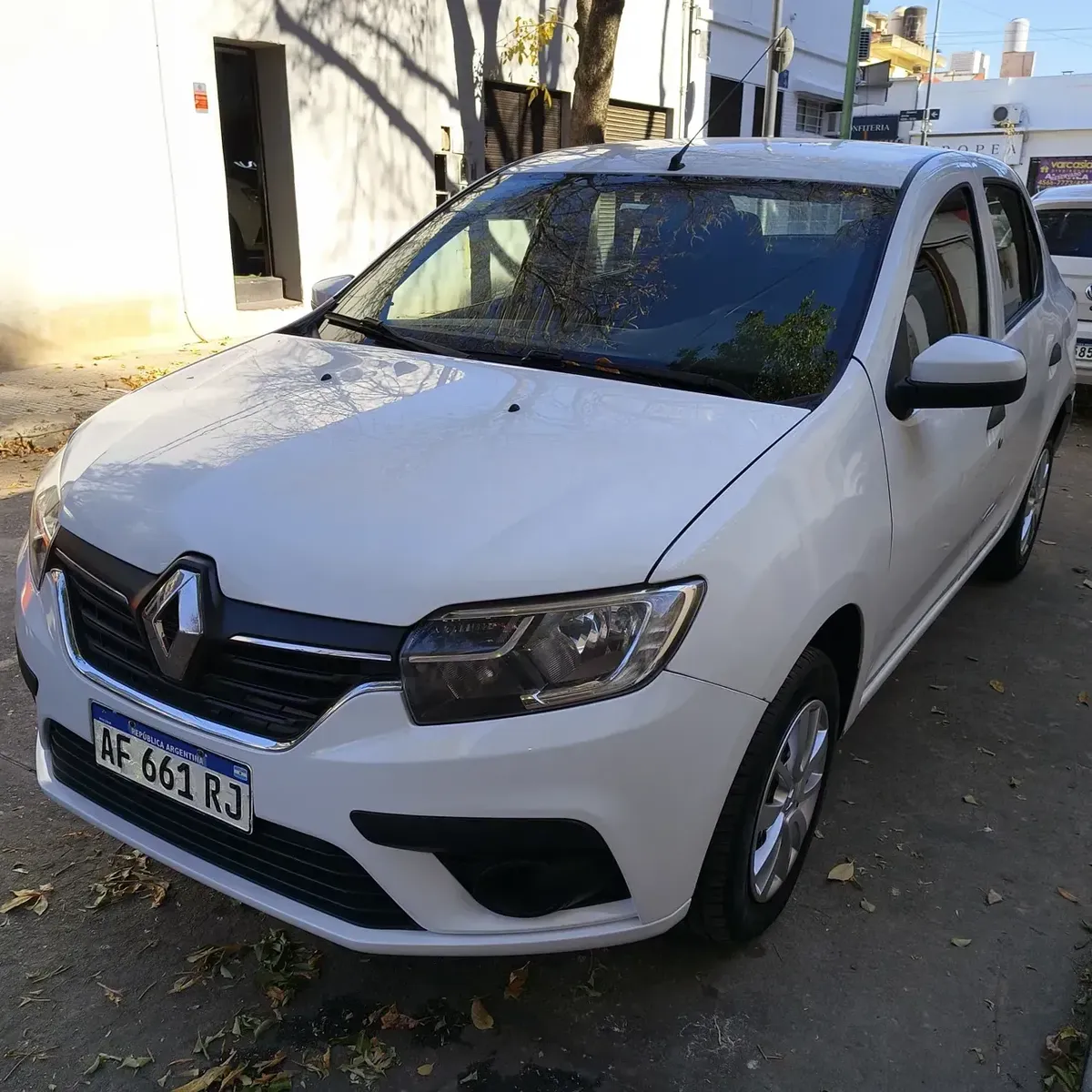 Renault Logan Life