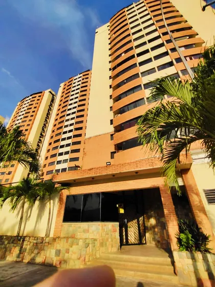 Apartamento En Alquiler En Mañongo Res Valle Arriba Piso 1 Mcc
