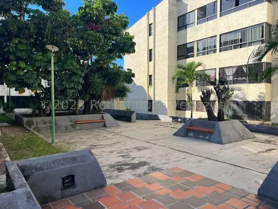 Yoselin Cabesas Vende Apartamento En Cabudare Centro 25-5670 Yc