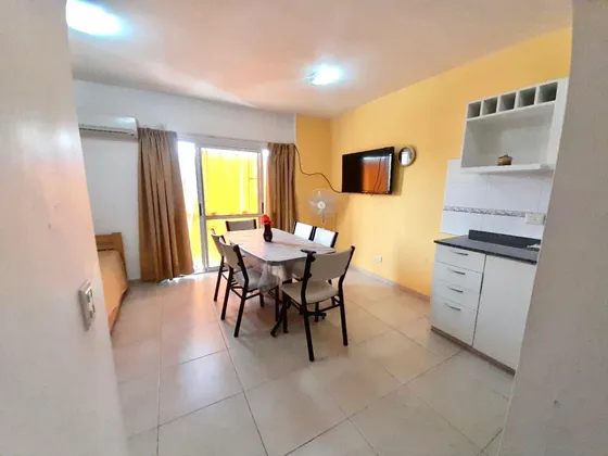 Departamento En Venta, Un Dormitorio. Centro Villa Carlos Paz- Cochera Doble- Totalmente Amoblado.