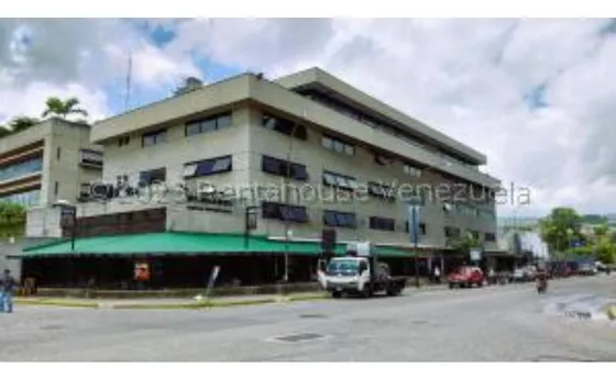  #24-4912  Extraordinario Local Comercial Los Cortijos De Lourdes 