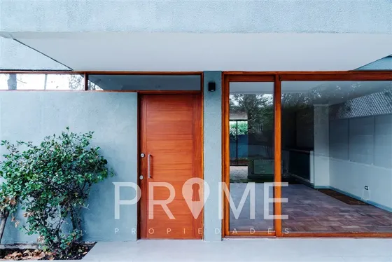 Casa En Venta De 4 Dorm. En Las Condes