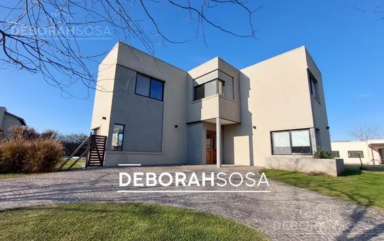 Casa En  Alquiler  En El Barrio - El  Canton-zona  Norte- Escobar