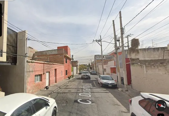 Casa Ubicada En Colonia Mezquitan Guadalajara, Jalisco. Con 1 Recamara Y 73m2. Entre Av. Manuel Ávila Camacho Y Av. Enrique Díaz De León. 