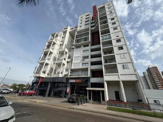 Depto De Un Dormitorio Frente A Av.alem 