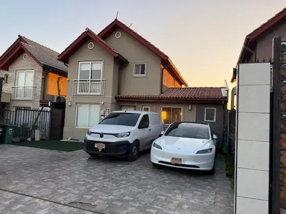 Hermosa Casa Pié Andino 3432, Puente Alto.