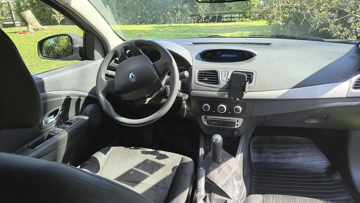Renault Fluence 1.6 Confort Plus 110cv518070342894888965