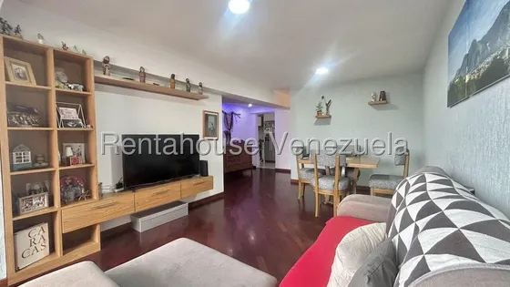 Apartamento En Alquiler En Los Naranjos Del Cafetal Amoblado Y Equipado