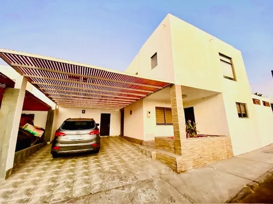 Casa Cond La Tirana 251 M2 Construido 5 Dorm 4 Baños 2 Estac