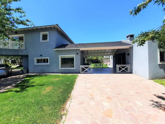Casa En Venta - 3 Dormitorios 4 Baños - Cochera - 1.500mts2 - Haras Del Sur I, La Plata