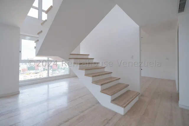 Pent-house Completamente Nuevo, Un Lienzo En Blanco Adelantado En Marmol, Residencia Con Piscina Infinity Concept Y Roof-top, Amplio Lujo - Las Mercedes - Chulavista  // Luis Gomez // Mls #24-19436