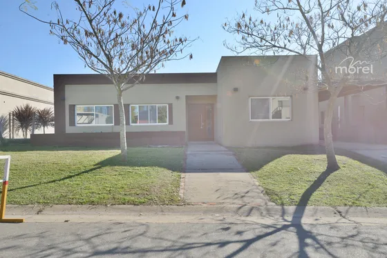 Casa #300-400 - Pilar Del Este - Santa Guadalupe 2 - 633m2 #id 14596