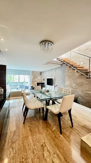 Lujoso Town House En Venta O Alquiler En Urbanizacion La Viña Valencia. St