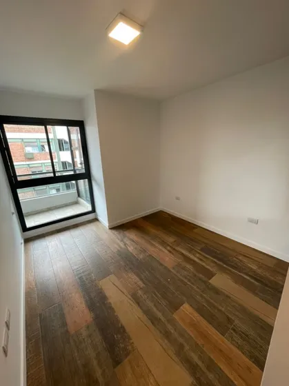 Alquiler  Departamento De Categoría Sobre Yrigoyen, A Una Cuadra Del Patio Olmos Shopping!