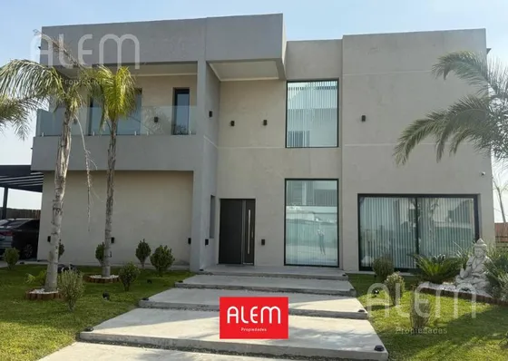 Casa De 6 Ambientes En Venta En Lagos De Canning.