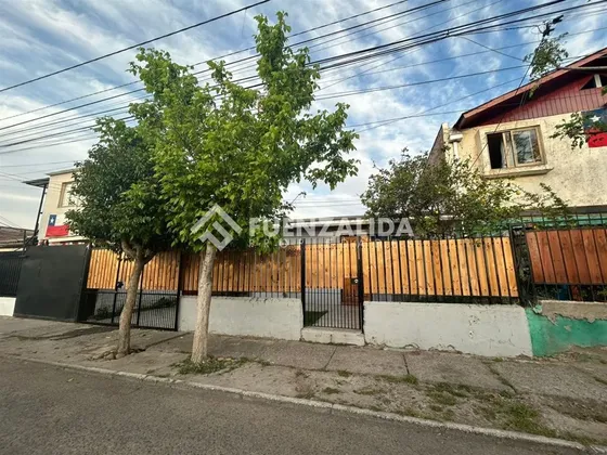 Casa En Venta De 5 Dorm. En La Florida