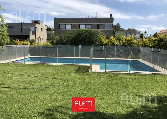 Casa En Venta En Los Naranjos, Canning