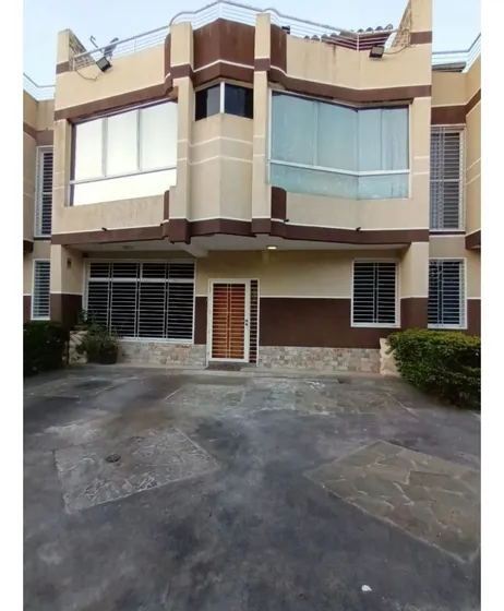 Townhouse En Venta Sector Corral De Piedra  El Limon Maracay