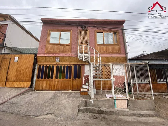 Se Vende Casa De 2 Pisos Con 5 Mini Departamentos Amoblados