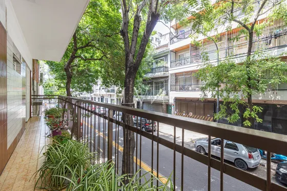Venta Departamento 3 Ambientes Con Dependencia Y Patio - Balvanera