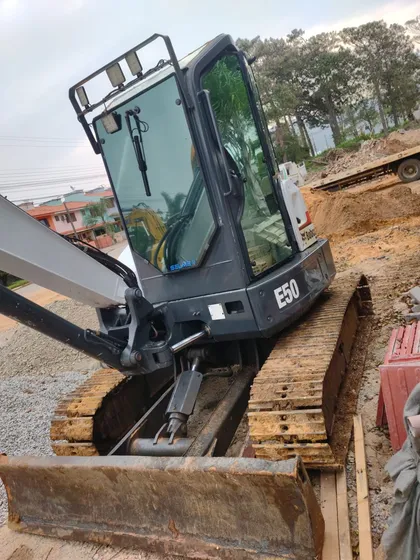 Mini Escavadeira Bobcat 55