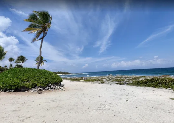 Terreno Para Desarrollador, 1,000 M2, A La Venta En Residencial Con Acceso Al Mar, En Sirenis, Akumal, Tulum.