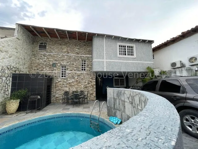 Estupenda Casa En Venta, Sector El Tierral, Urb. La Orquídea, Av. Casanova Godoy, Maracay, 25-6319 Mv