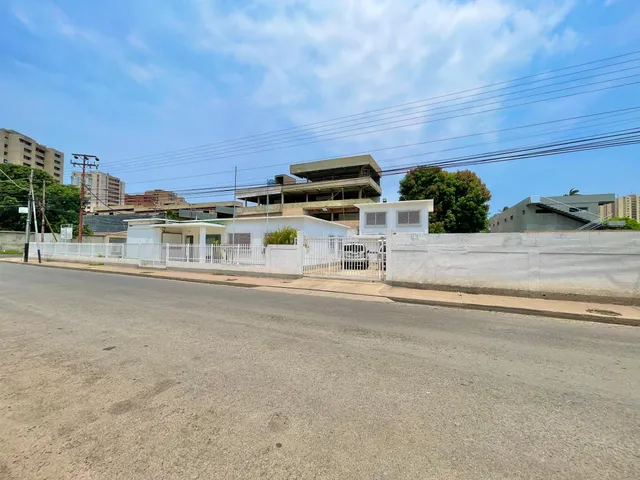 En Venta Casa Comercial Colinas Del Neveri