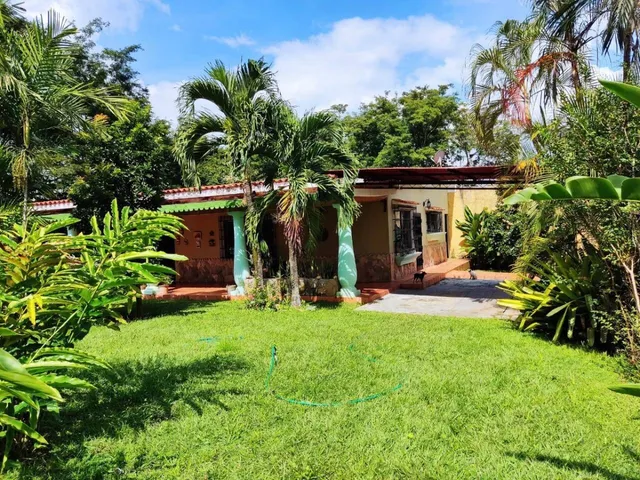 Casa En Venta En Colinas De Guataparo, 582m², Agua De Manantial