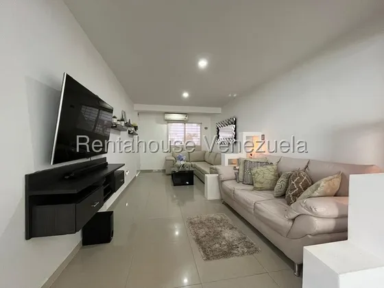Daniela Linarez Vende Casas En Avenida Ribereña Cabudare Cuenta Con 153m2 Cocina Equipada Tanque Subterraneo Vigilancia Privada Las 24 Horas