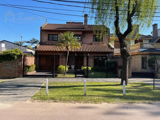 Casa En Venta 4 Ambientes  Con Pileta - Moreno Centro