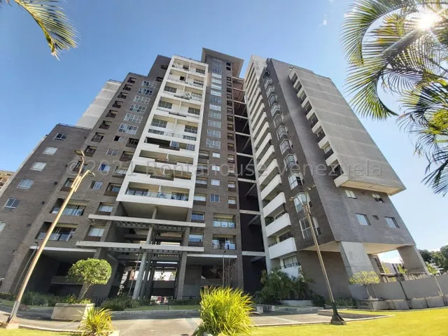 Maritza Lucena Vende Elegante Apartamento Amoblado, Al Este De Barquisimeto, Acabados De Lujo, Cocina Ferrara, Hermosa Vista Panorámica, Planta Eléctrica, Vigilancia 24/7. 