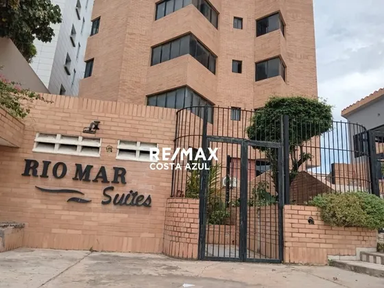 Remax Vende Apartamento Con Vista En El Conjunto Rio Mar Suites, Tucacas.