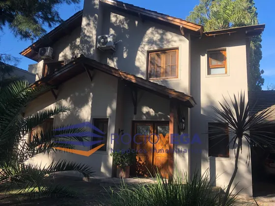 Casa En Venta  Y El Barrio Privado Las Cabañas Hurlingham