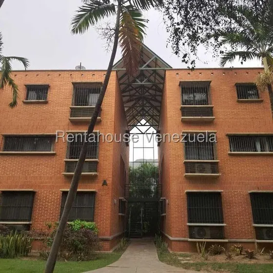 Elegante Apartamento Duplex De 239 M2, En Exclusivo Conjunto Residencial Icabaru, Manongo, Amoblado Y Equipado, Cuenta Con 4 Habitaciones En Planta Alta, 2 Con Banos, 2 Habitaciones 
