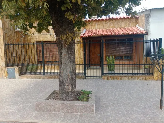 Alquiler Casa 2 Dormitorios Villa De Mayo
