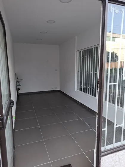 Arriendo Lindo Local, Ubicadísimo, Contiguo Al Carulla 116.