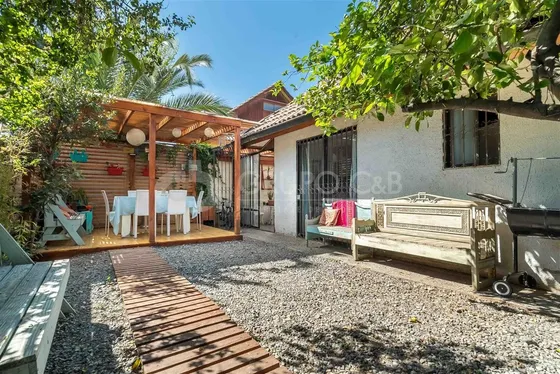 Casa En Venta De 3 Dorm 2 Baños Y Mansarda En Peñalolén