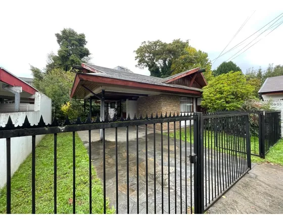 Linda Casa Ubicada En Pasaje Lorena, Próxima Av. Alemania