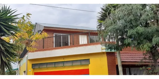 Impecable Casa En Planta Alta En  Alquiler. Villa Udaondo